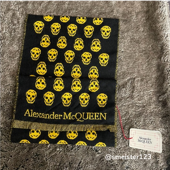 RARE Alexander McQueen black/Yellow Skull Scarf - Picture 5 of 6